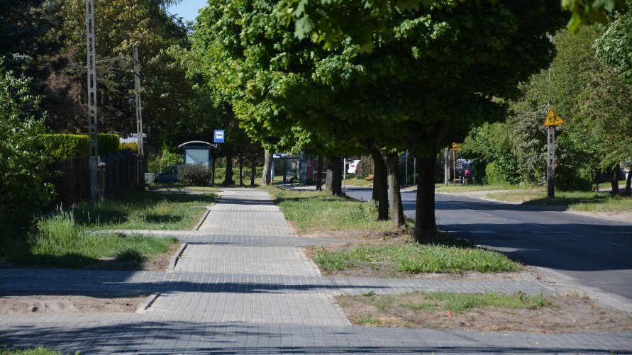 Nowy chodnik na ulicy Szczawińskiej w Zgierzu