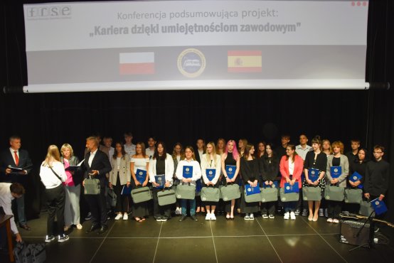 Konferencja - wręczenie certyfikatów