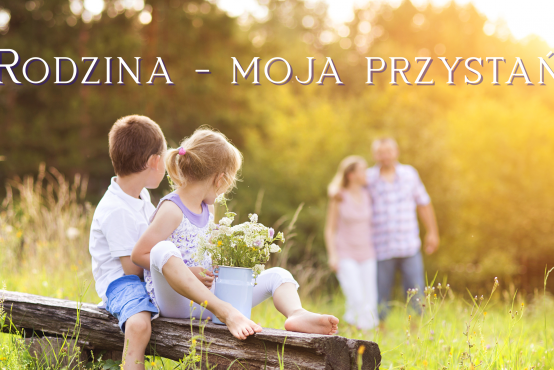 Zdjęcie stockowe rodziny z napisem Rodzina - moja przystań