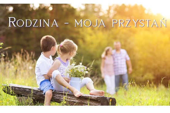 Zdjęcie stockowe rodziny z napisem Rodzina - moja przystań