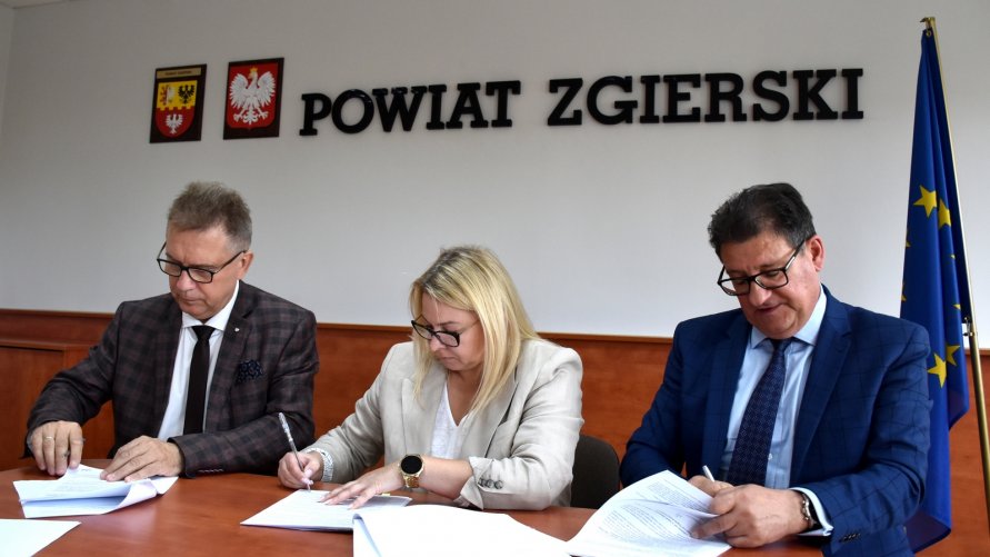 Umowa na modernizację Centrum Kultury Powiatu Zgierskiego podpisana