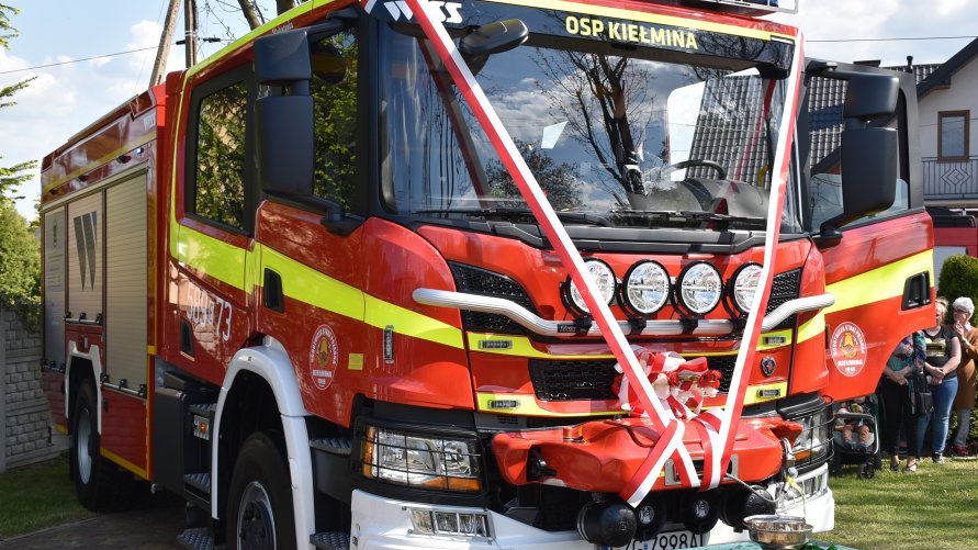 Nowy wóz strażacki na jubileusz OSP w Kiełminie