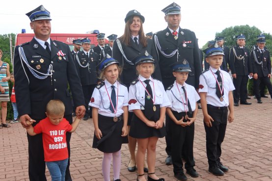 Odznaczone medalami dzieci - kandydaci na strażaków